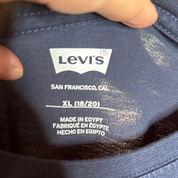Levi's Navy Blue and Red Logo Tee Size XL (18/20) - Picture 2 of 5